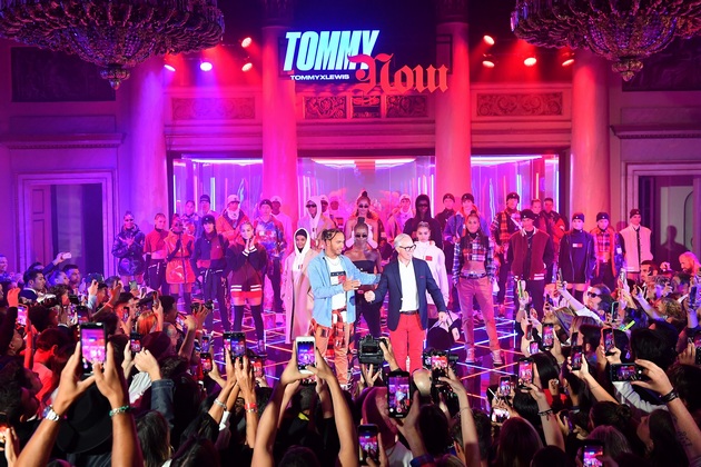 Tommy Hilfiger si Lewis Hamilton prezinta colectia colaborativa TommyxLewis Toamna 2019 in Milano
