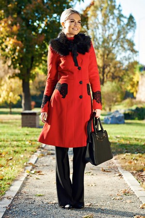 Palton dama de iarna elegant din lana cu blanita si broderie Best Impulse Rosu