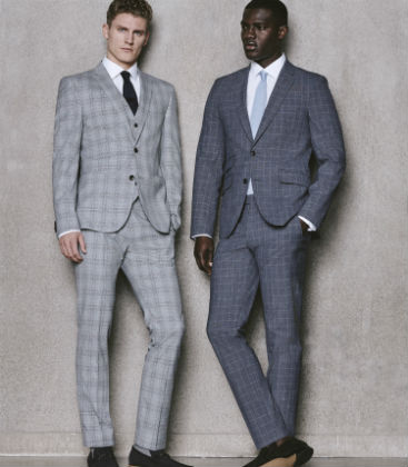 Marks & Spencer vine in ajutorul tau prin intermediul consilierilor Suit Fit din magazine, ce ofera indrumare in alegerea costumului potrivit pentru tine